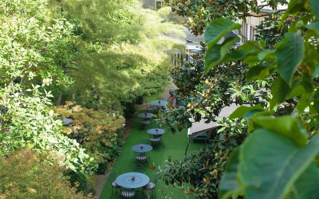 Renaissance Paris Nobel Tour Eiffel Hotel