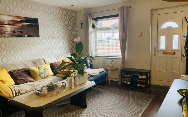 Lovely 2-bed House in Bramley With Field View