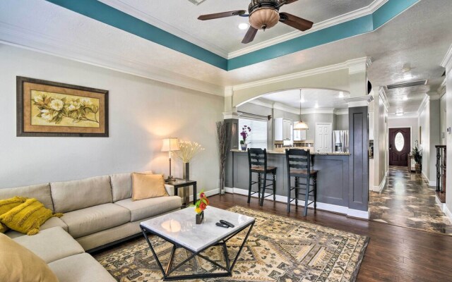 Spacious & Central Katy Retreat: 27 Mi to Houston!