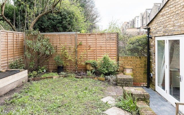 Cosy 2BR Family Home in Battersea