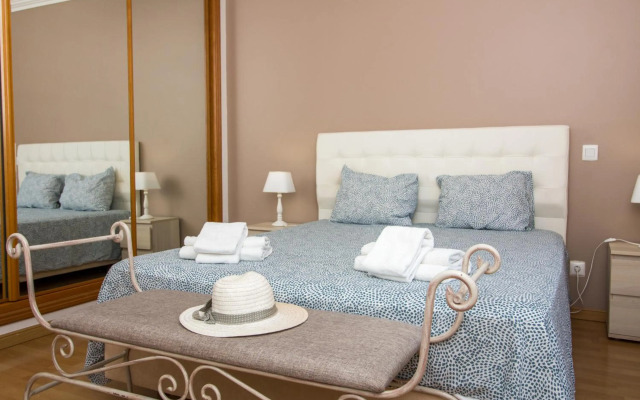 Oura Sunrise II Apartment by Stay-ici, Algarve Holiday Rental