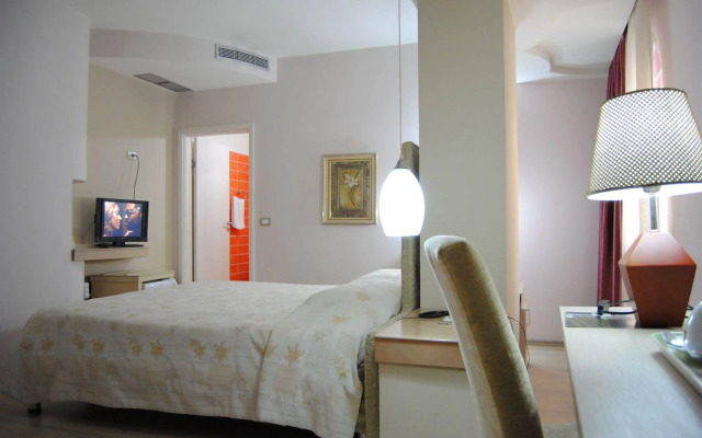 Theranda Hotel