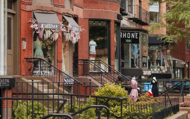 Oakwood At 234 Newbury