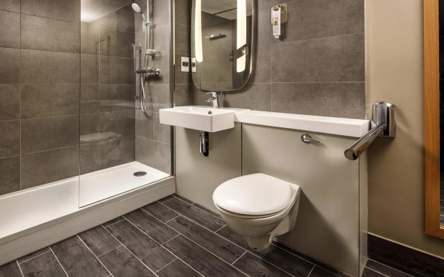 ibis Holloway Circus