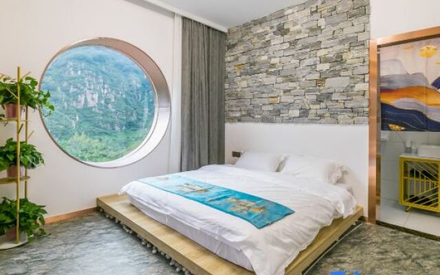 Xiangbo Bowen Travel has a mining homestay at home