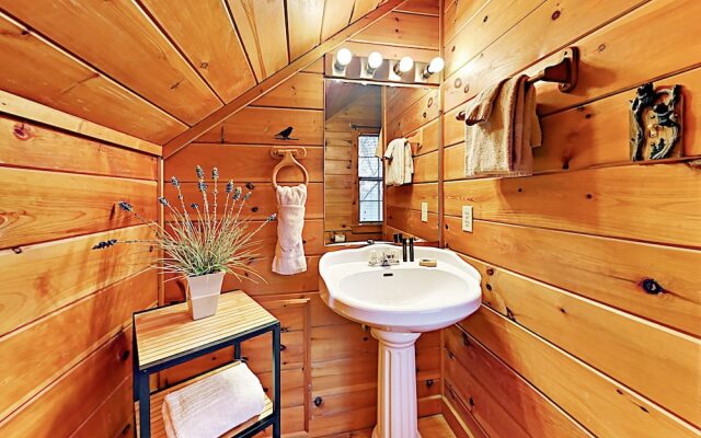 A Birds Song - 2 Br Cabin