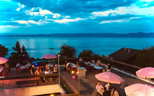 Coté Lac Hostel Evian