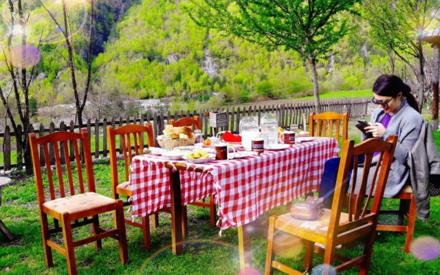 Bujtina Berishta Theth