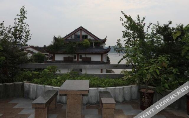 Yibin Qihang Hotel (Lizhuang Ancient Town)
