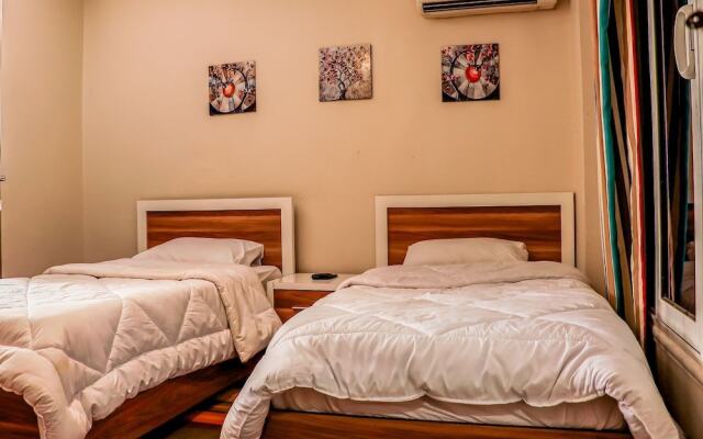 Grand Pyramids Motel