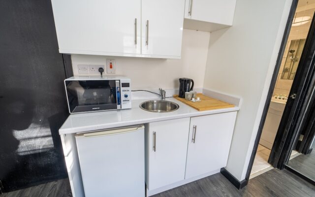 Modern Studio Close to City Centre!