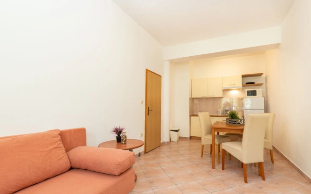 Pool Apartment Suzi 4