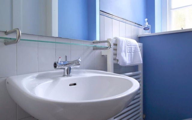 3 Bedroom Apartment With Private Entrance