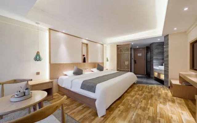 Huayi Kaiyuan Hotel (Wanda Plaza)