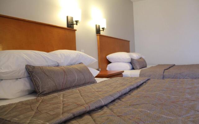 Maverick Motor Inn