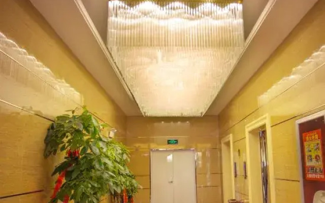 Hualun Hotel (Yining Development Zone)