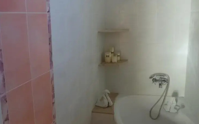 Lardos House