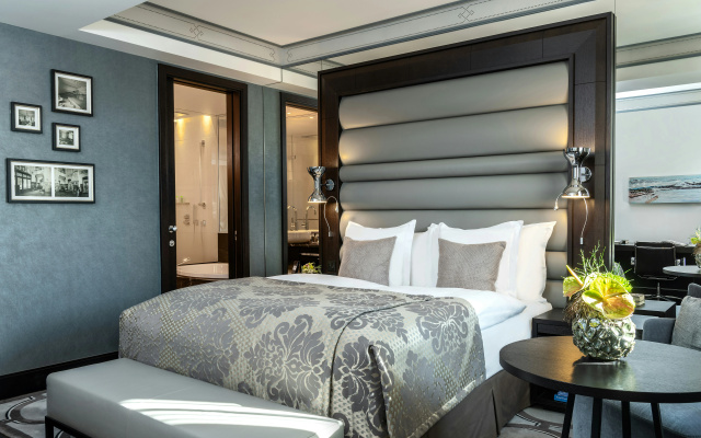 Royal Savoy Hotel & Spa - Image 4
