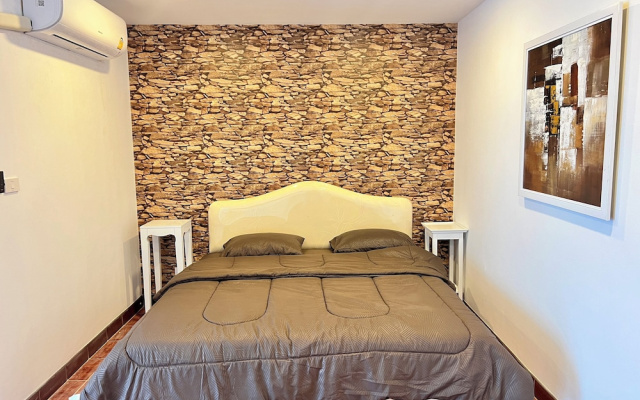 Stylish 1BR Sea-view Condo - 2 Balconies - View Talay 1 Jomtien