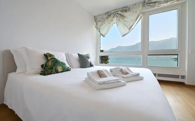 One & Only Lake View Apartment