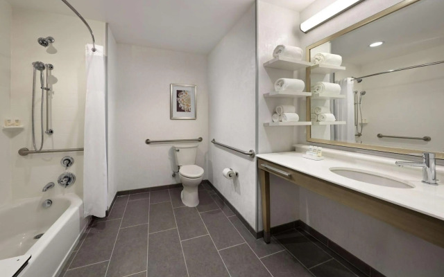 Hampton Inn Long Beach Airport