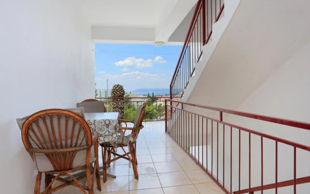 Apartments with a parking space Tucepi, Makarska - 2676