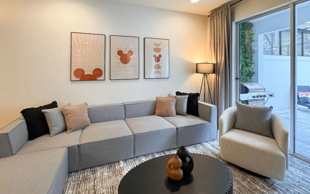 Upstay - Modern Family Townhouse w Private Pool