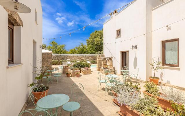 19th Apartment and Modern Pool