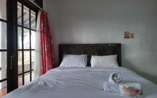 Pandu Lakeside Hotel Tuktuk