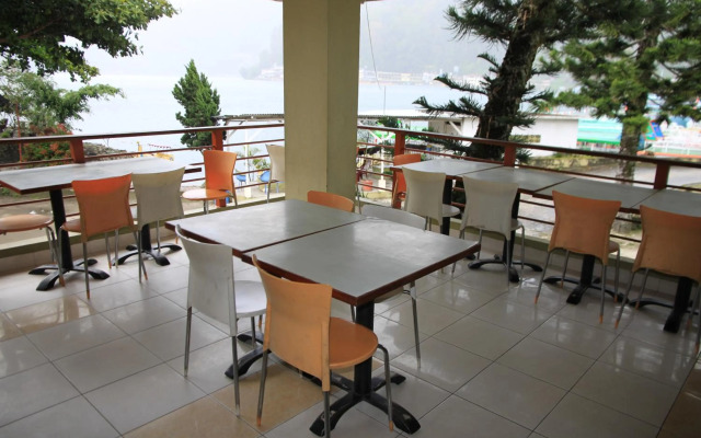 Pandu Lakeside Hotel Parapat - Toba Lake