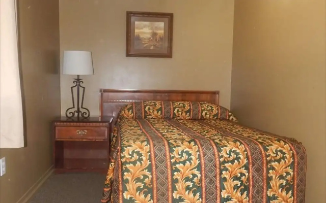Cedar Village Motel
