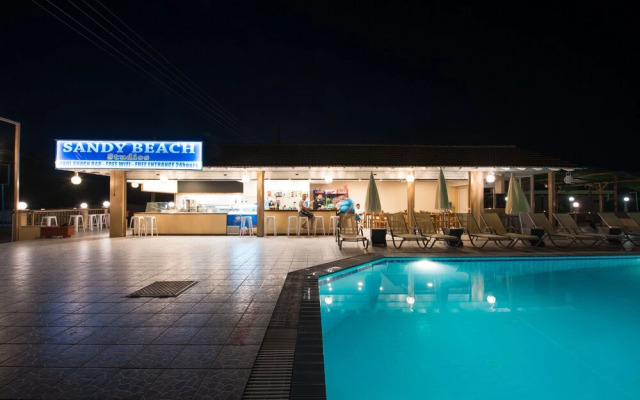 Sandy Beach Complex by Konnect - Poolside Studios and Seaside Apartments