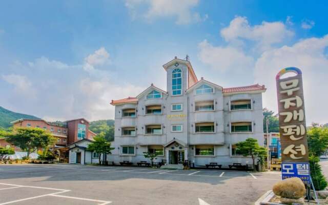 Muju Rainbow Pension