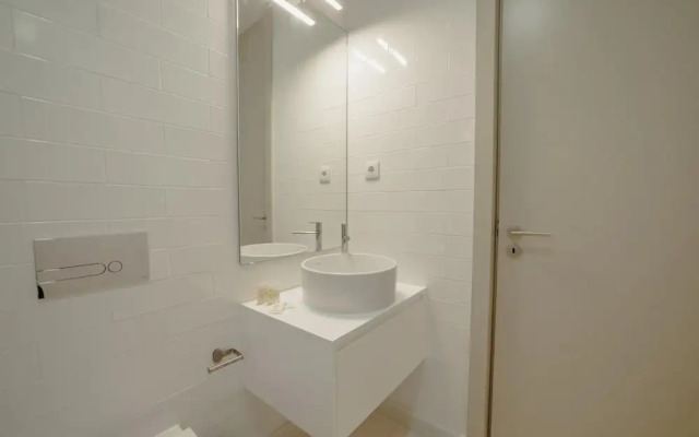 Legacy Oporto Premium Apartment C by Vacationy