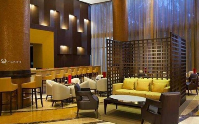 Fabulous Waterfront 2BR 2BA Trump Tower Apartment 6 Guests