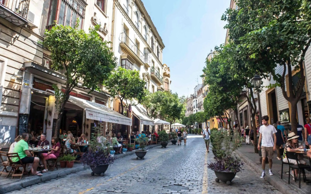 MuMu Luxury Suite Lirio by Valcambre