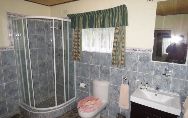 Parrot Lodge