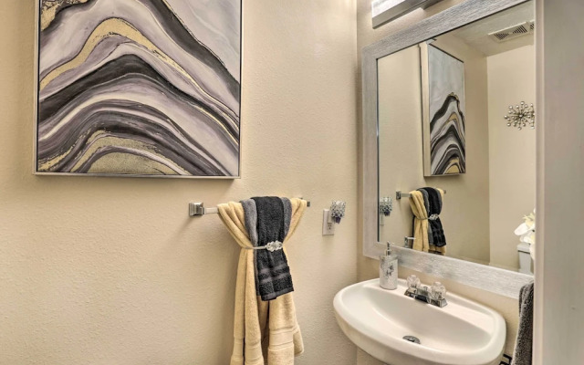 Spacious Houston Home ~ 22 Mi to Downtown!