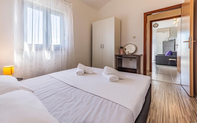 Stunning Apartment in Liznjan With 2 Bedrooms and Wifi