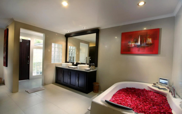 Bali Rich Seminyak Villas