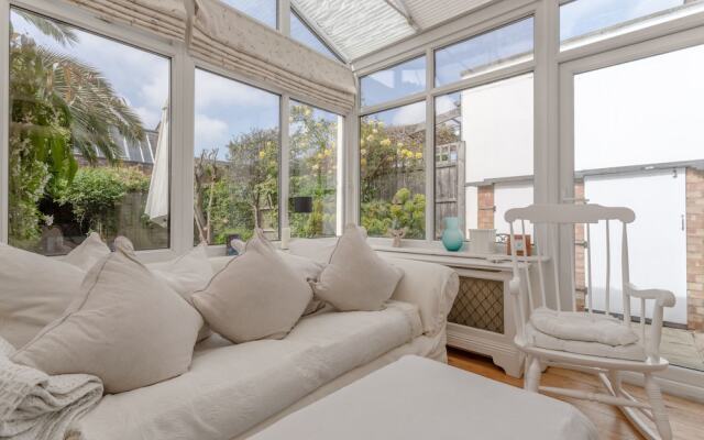 3 Bedroom Family House With Garden