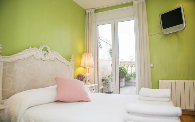 Ana's Guest House Barcelona B&B
