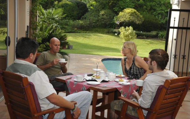 Ipe Tombe Guest Lodge