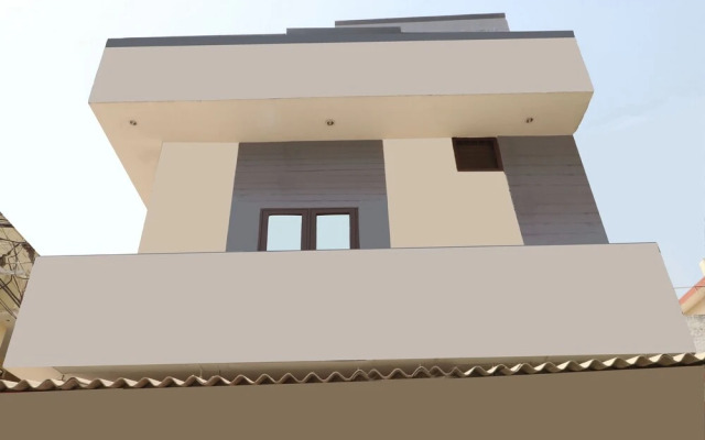 Oyo 37097 Raj Apartments