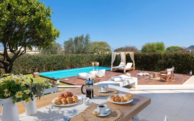 Love White Villa