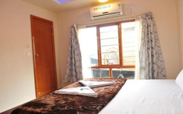 Sreekrishna Houseboat