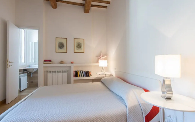 RSH Trevi Fountain Luxury Apartment