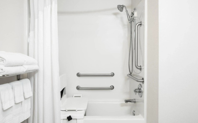 Holiday Inn Express Hotel & Suites Clinton by IHG