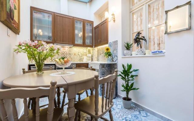 Neoclassical apartment with 2 bedrooms in Piraeus