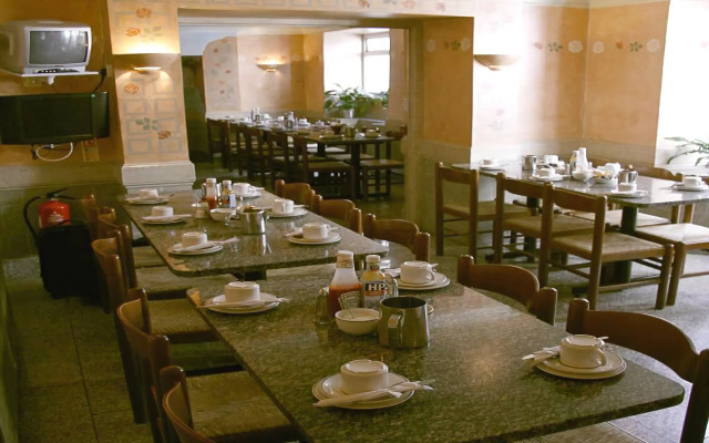 Howard Winchester Hotel